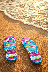 拖鞋沙滩上日落,假期假期的图片
