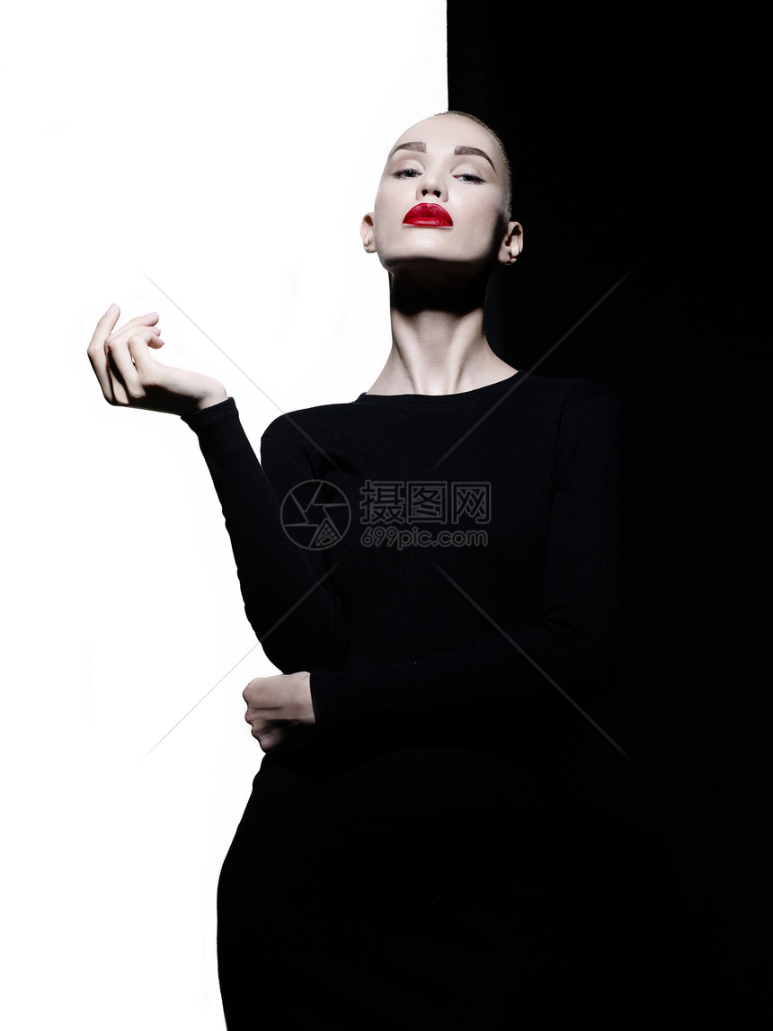 时尚艺术工作室肖像优雅的BLODE几何黑白背景图片