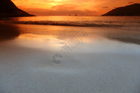 泰国的日落美丽的风景与海滩山下日落的天空泰国图片