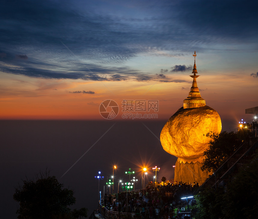 金岩Kyaktiyo塔著名的缅甸地标,佛教朝地点旅游景点,缅甸图片