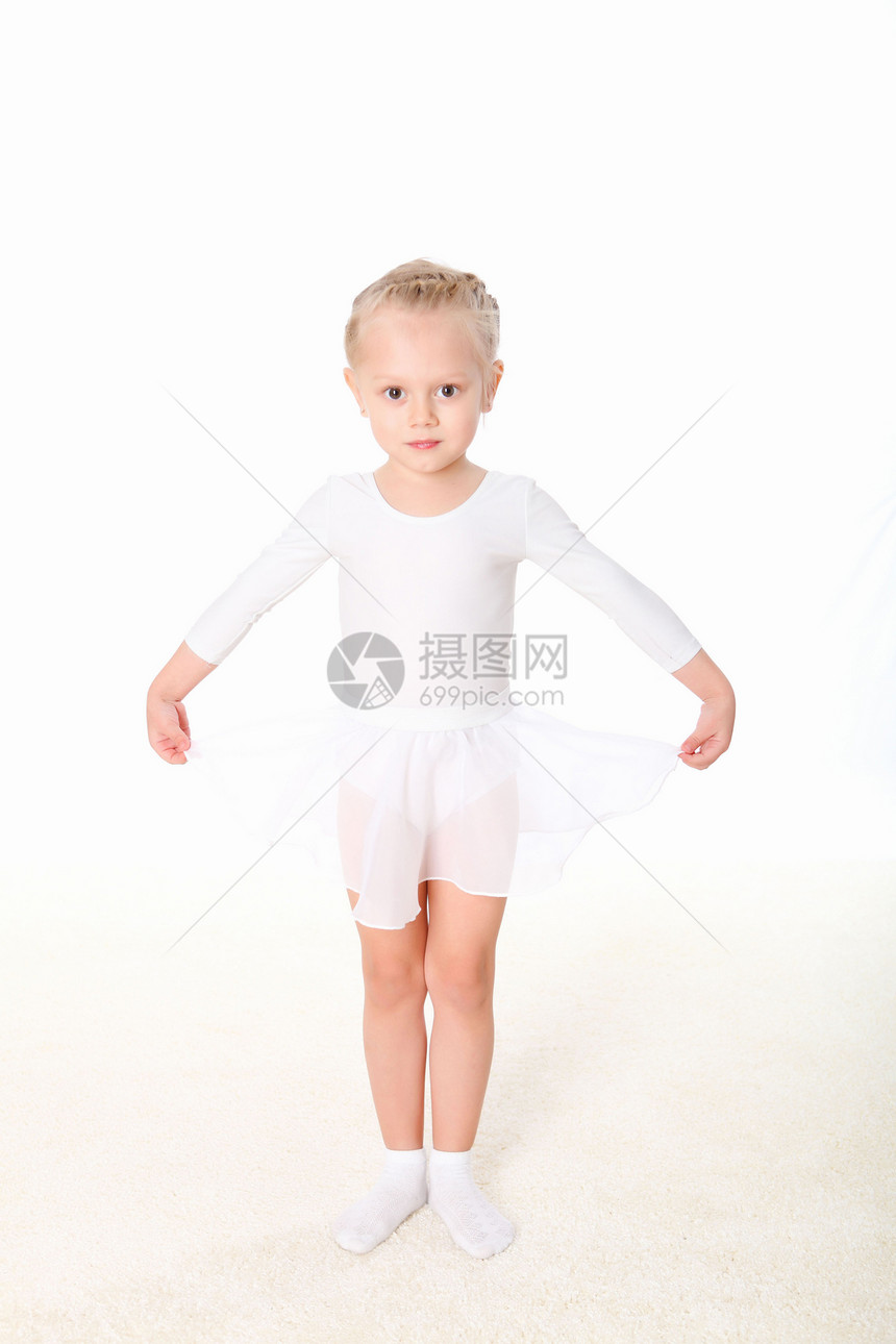 小女孩白色背景下体操图片