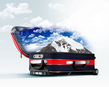 红色的手提箱里覆盖着雪的山图片
