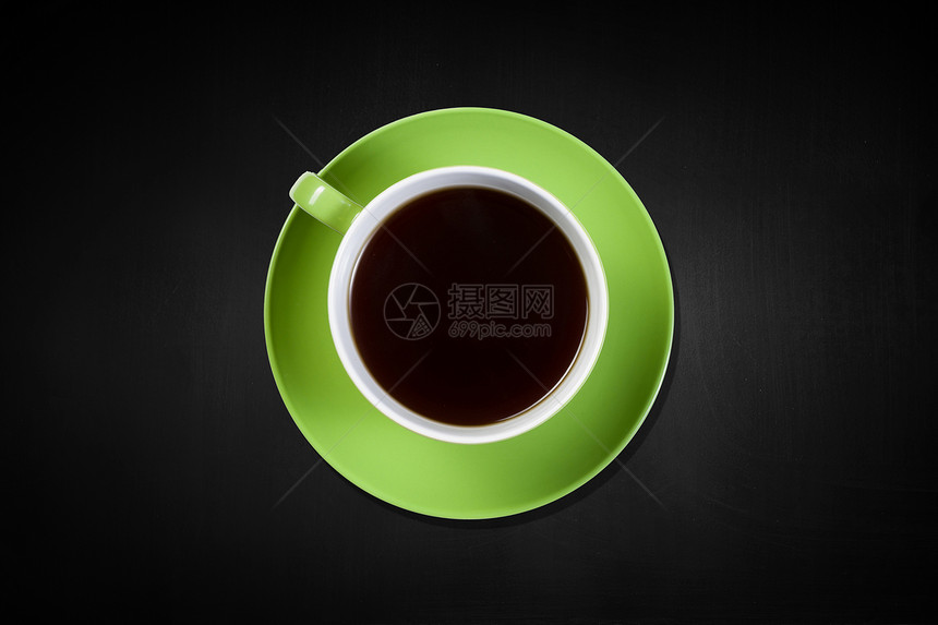 黑色背景上的咖啡杯的顶部视图咖啡时间图片