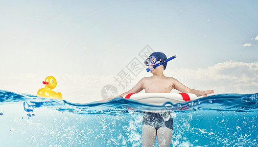 伟大的暑假学龄儿童潜水具游泳救生圈图片