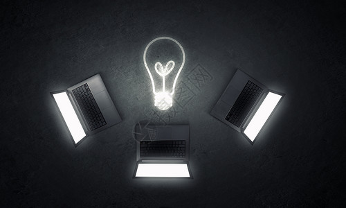 技术理念三台打开的笔记本电脑灯泡高清图片