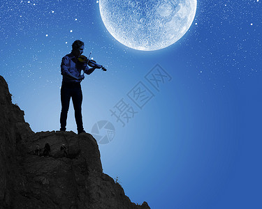 拉小提琴的人轻人晚上月光下拉小提琴图片