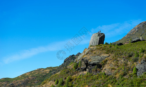 风景如画新西兰阿尔卑斯山远足者的自然景观高清图片