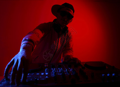 DJ混合器DJ调音台设备,控制声音播放音乐背景图片