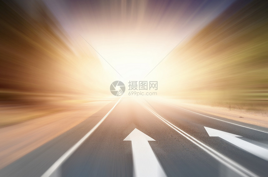 带箭的路沥青道路方向箭头的图像图片