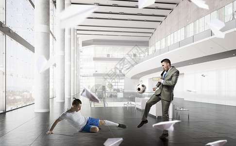 办公室打球情感商人现代办公室踢足球图片