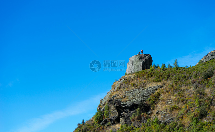 风景如画新西兰阿尔卑斯山远足者的自然景观图片