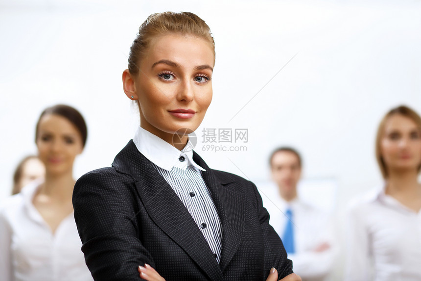 办公室环境中商业女的肖像图片