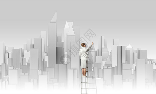 建筑项目女商人站梯子上,背画城市的项目图片