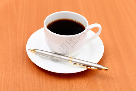 杯白色杯子里的黑咖啡图片