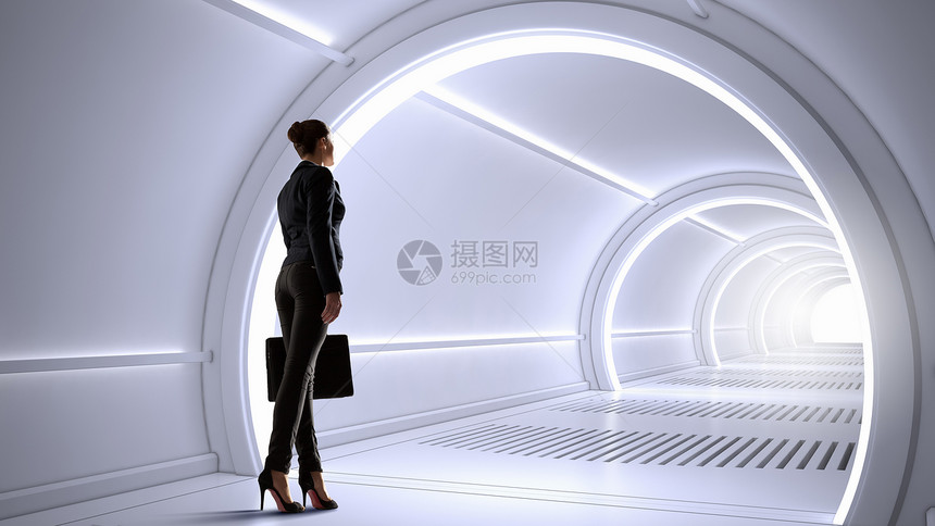 未来主义女人女商人站未来的3D房间里图片