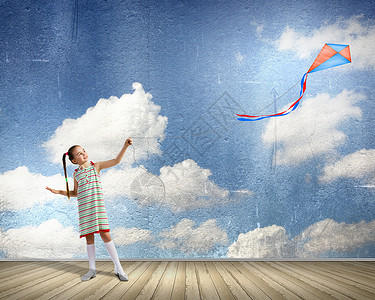 带风筝的女孩小女孩玩风筝的形象图片