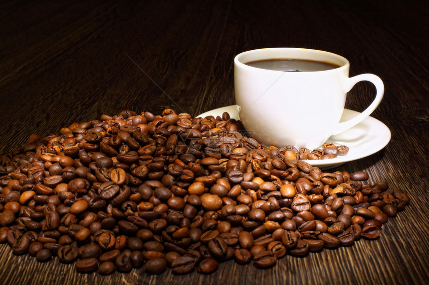 咖啡豆和咖啡图片