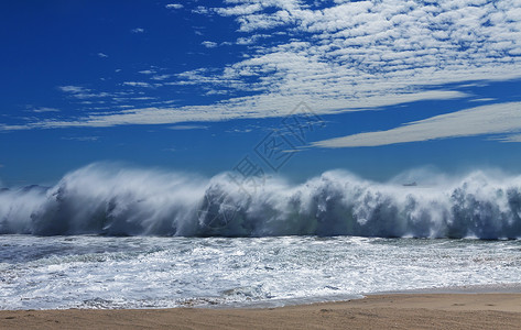 强大的海浪图片