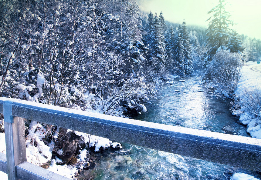 冬天的小溪图片