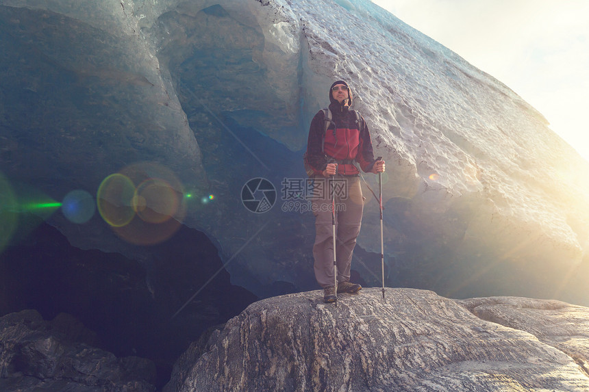 挪威山区徒步旅行,斯瓦尔蒂森冰川图片
