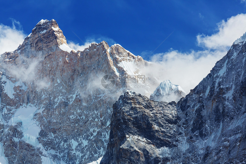 风景优美的詹努峰,坎肯琼加地区,喜马拉雅山,尼泊尔图片