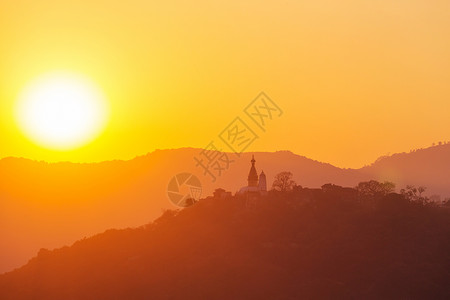 斯韦安布纳特尼泊尔加德满都的山丹布纳特寺背景