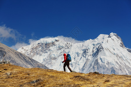 喜马拉雅山的登山者高清图片