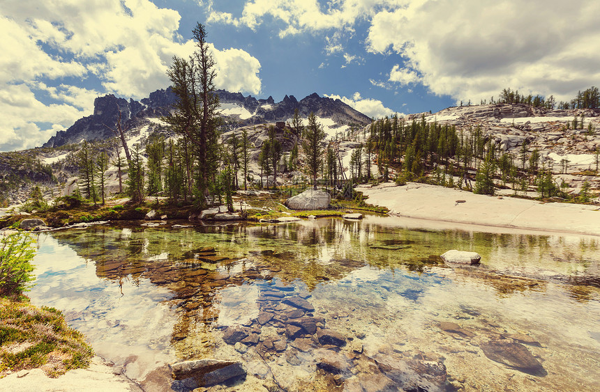 美国华盛顿美丽的高山湖泊荒野地区图片