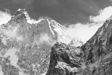 尼泊尔喜马拉雅山Kanchenjun地区Jannu峰的风景图片