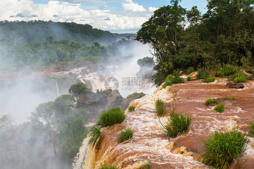 隐IguassuIguazu落阿根廷巴西边境,Instagram过滤器上丛林中强大的瀑布图片