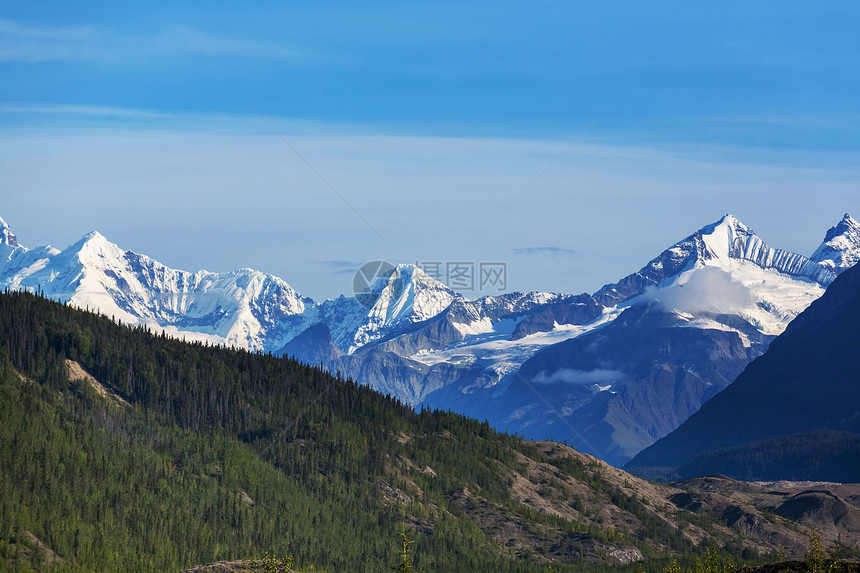 夏天阿拉斯加风景如画的山脉积雪覆盖的地块,冰川岩石峰图片