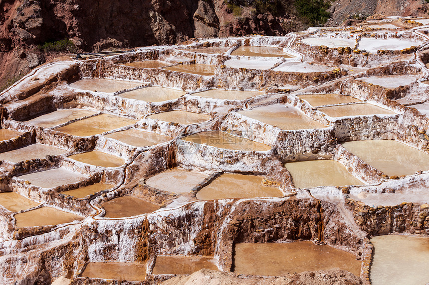 秘鲁库斯科附近马拉斯SalinasdeMaras的盐蒸发池图片