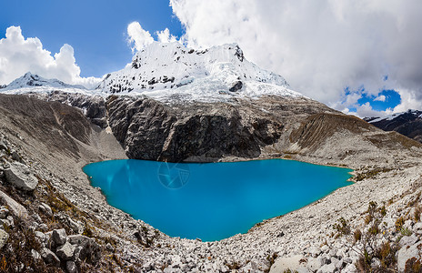 瓦斯卡拉山拉古纳湖69号查克拉拉湖山位于秘鲁安斯山脉的华斯卡兰公园背景