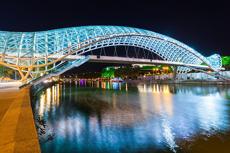 夜平之桥,平之桥佐治亚州比利斯库拉河mtkvari上的座人行桥图片