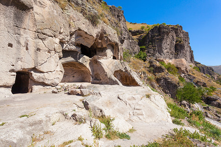 鲁斯塔维利斜坡瓦尔扎埃鲁舍蒂山山坡上挖掘出来的个洞穴修道院遗址背景