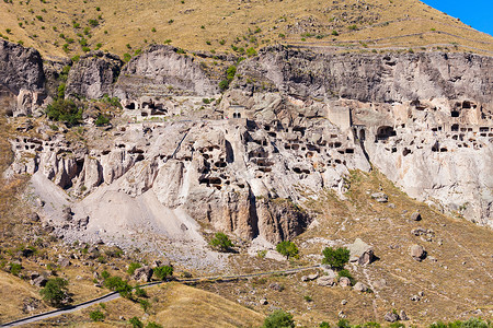 鲁斯塔维利斜坡瓦尔扎个洞穴修道院遗址,位于佐治亚州阿斯平扎附近这格鲁吉亚个非常受欢迎的旅游目的地背景