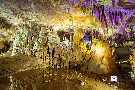 库米斯塔维洞穴附近的库塔伊西茨卡尔图博,阿梅雷蒂地区的格鲁吉亚图片