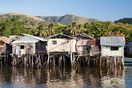 浮动小屋贫民窟的房子住海里的高跷上背景