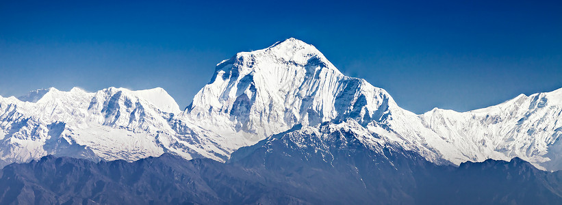 喜马拉雅德拉瓦吉里山日出全景高清图片