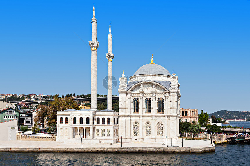 多玛巴切清真寺土耳其伊斯坦布尔它由女王母亲贝兹米阿莱姆瓦利德苏丹委托的图片