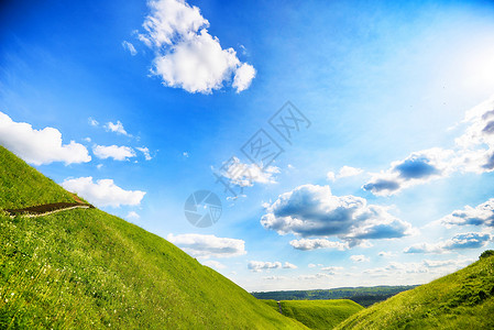 天空,云彩田野夏天的风景图片