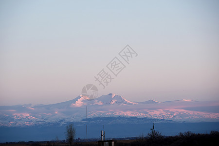 亚美尼亚山日出时图片