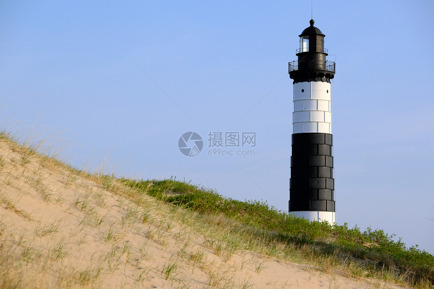 沙丘上的大山貂点灯塔,建于1867,密歇根湖,美国密歇根州图片