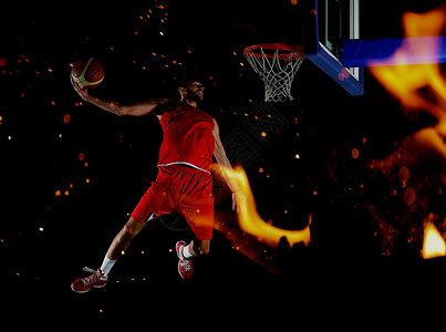 火币网双曝光的火篮球运动员,体育运动员行动中隔离黑色背景上背景