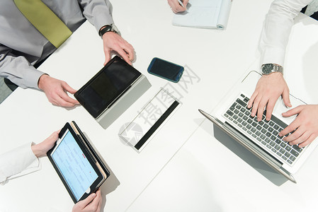 办公室小素材商业人士的空中俯视图,小讨论会议商人提出的想法项目笔记本电脑平板电脑背景