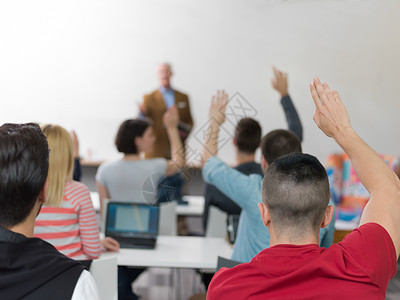 高级教师教学课,聪明的学生小课堂上举手背景