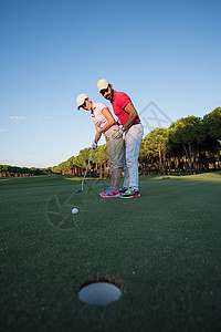 女人打高尔夫球自然高尔夫球手高清图片