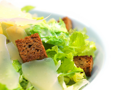 新鲜机生态蔬菜沙拉,特写隔离白色图片