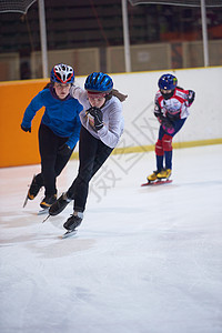 儿童速滑运动背景图片