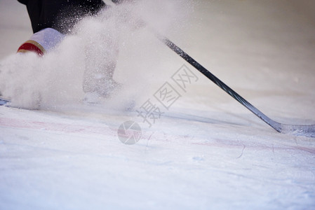冰球运动运动员比赛图片